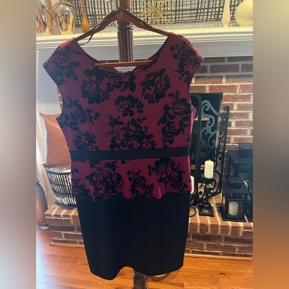 AA STUDIO Floral Black and Red Peplum Dress SIZE:16 very stretchy Good condition